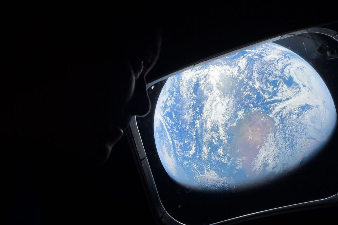 Bumi Dari Lensa Depan iPhone 17 Pro Max, Potret Langka Dari Orion