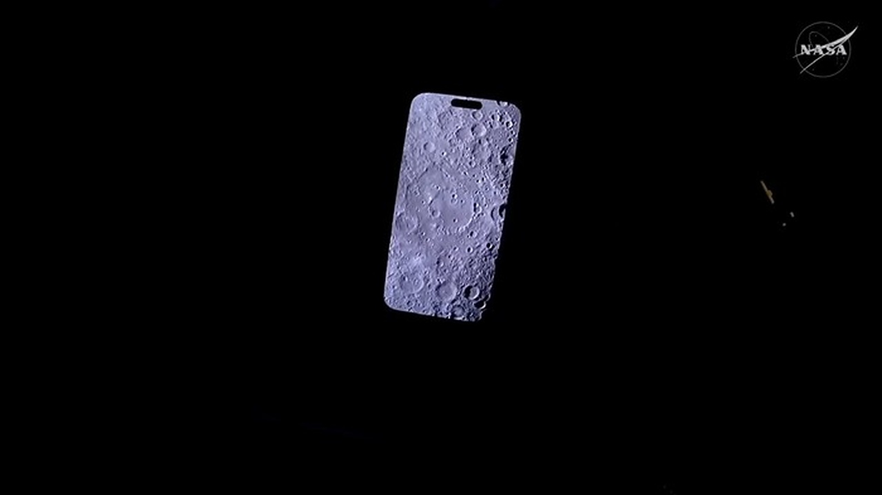 Artemis II Jepret Bulan dari Dekat, iPhone 17 Pro Max Ikut Ukir Sejarah Luar Orbit